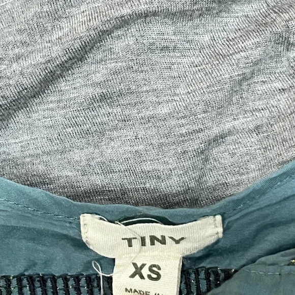 Tiny Blouse - Picture 3 of 4